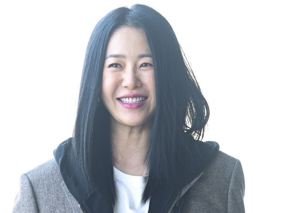 「美しすぎる50代」女優コ・ヒョンジョン、マネしたい空港コーデ【PHOTO】