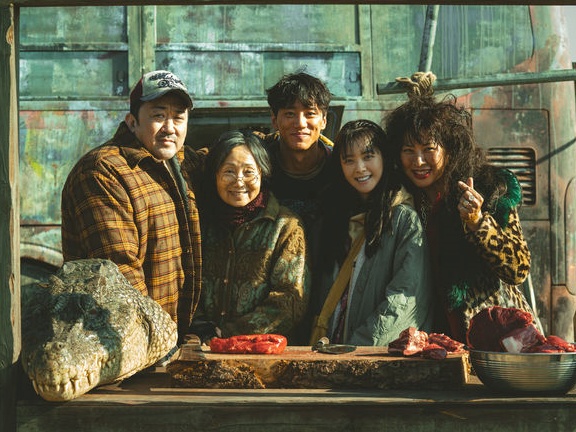 韓国のアクション俳優が集結？Netflix映画『バッドランド・ハンターズ』のビハインドカットを公開！