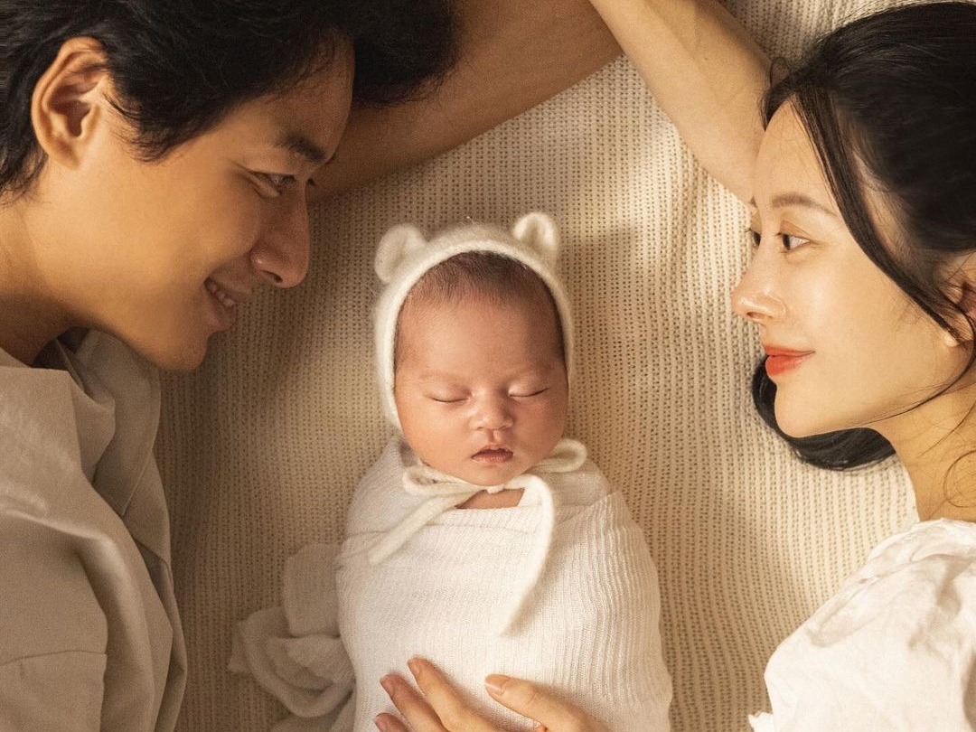 韓国人俳優と結婚した日本人女性・アヤネさん、初の家族写真を公開！「美しいスリーショット」【PHOTO】