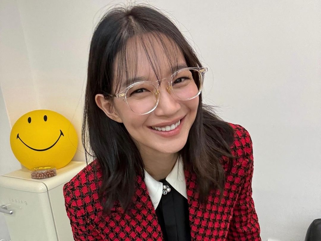 『損するのは嫌だから』女優シン・ミナ、見ないと損する“可愛い”近況写真に称賛の嵐【PHOTO】