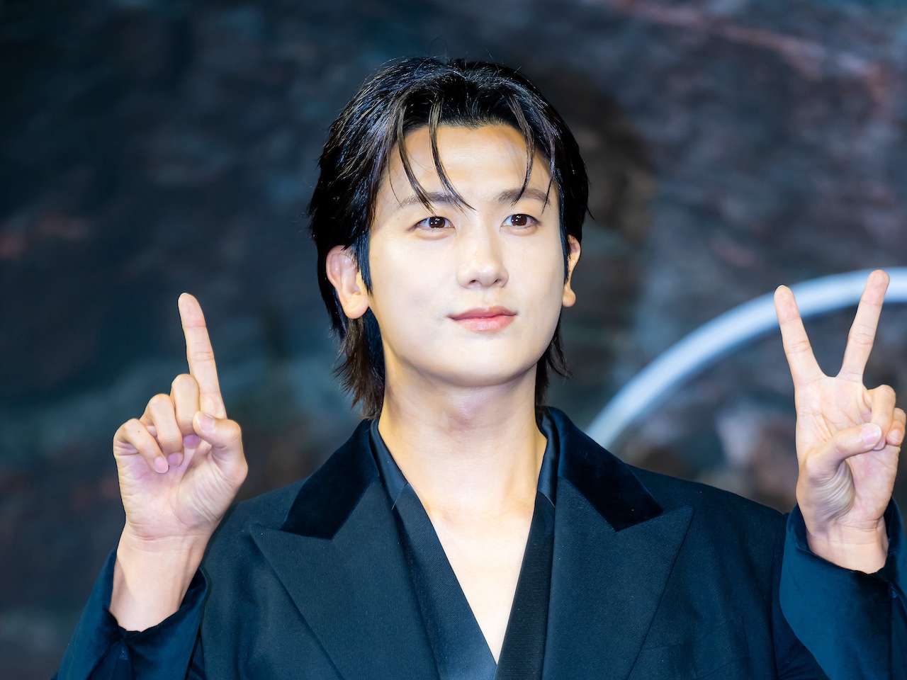 34歳になったパク・ヒョンシクをBTS・Vが祝福！プールの中でも“尊い”【PHOTO】