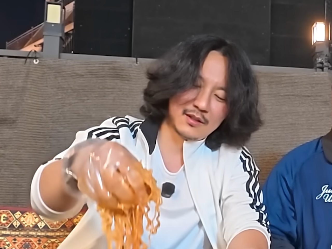 俳優キム・ナムギル、自然体すぎでは…食いしん坊ぶりに「厨房のおばちゃんみたい」と共演者がツッコミ