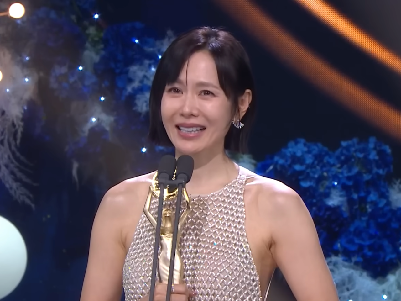 2度目の主演賞に感激…ソン・イェジン、出産後の復帰が大成功！「夢がまた叶った」