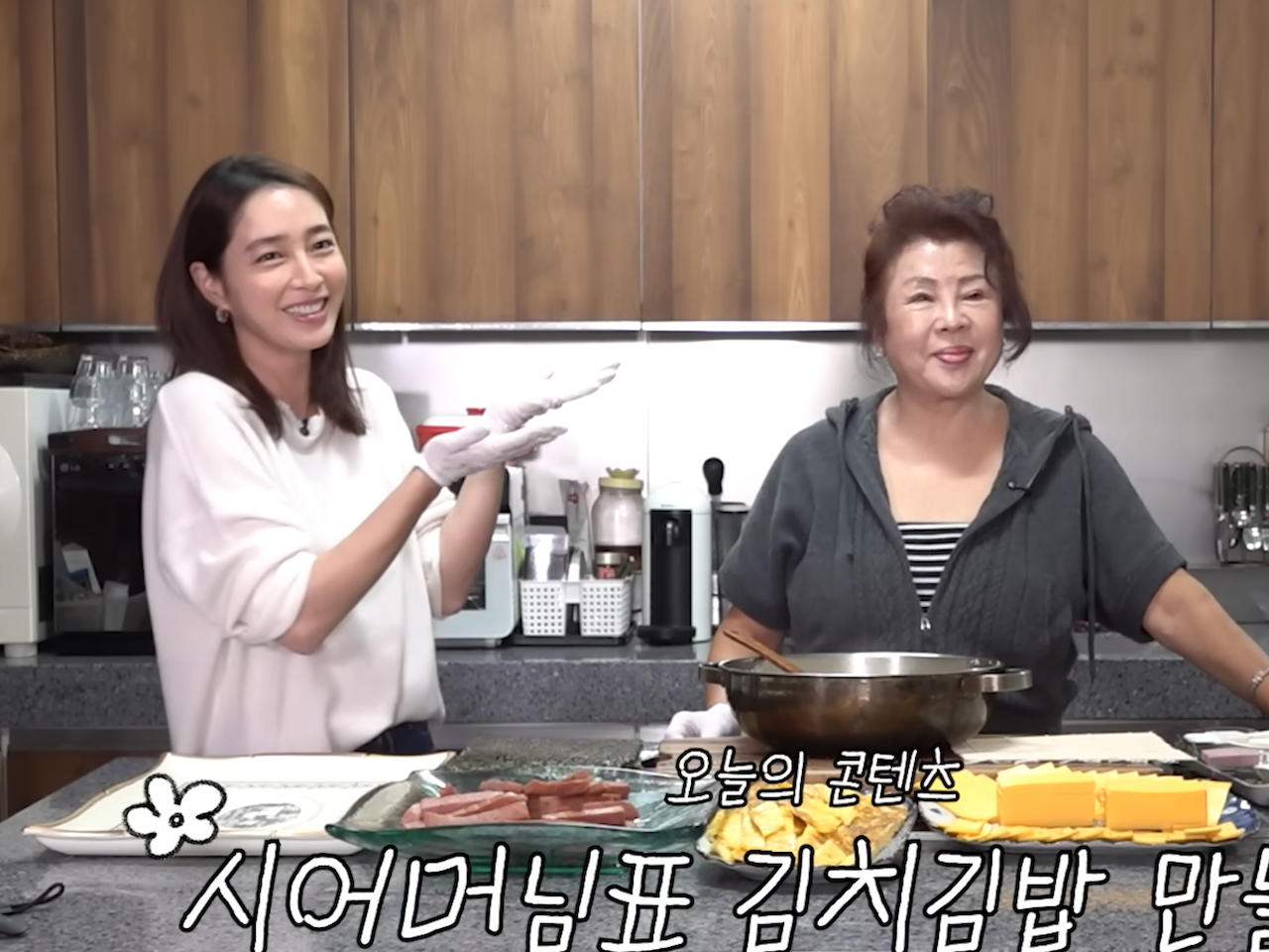 イ・ビョンホンの母が嫁を“ベタ褒め”！「非の打ち所がないわ」【PHOTO】