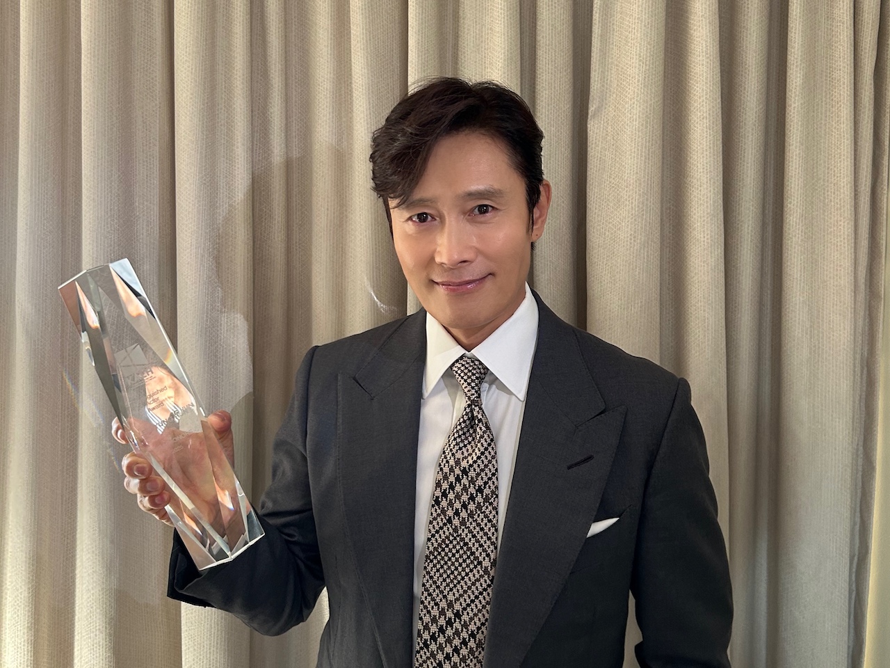 イ・ビョンホンが「KALH Honors」初代受賞者に！「この瞬間を一生忘れません」