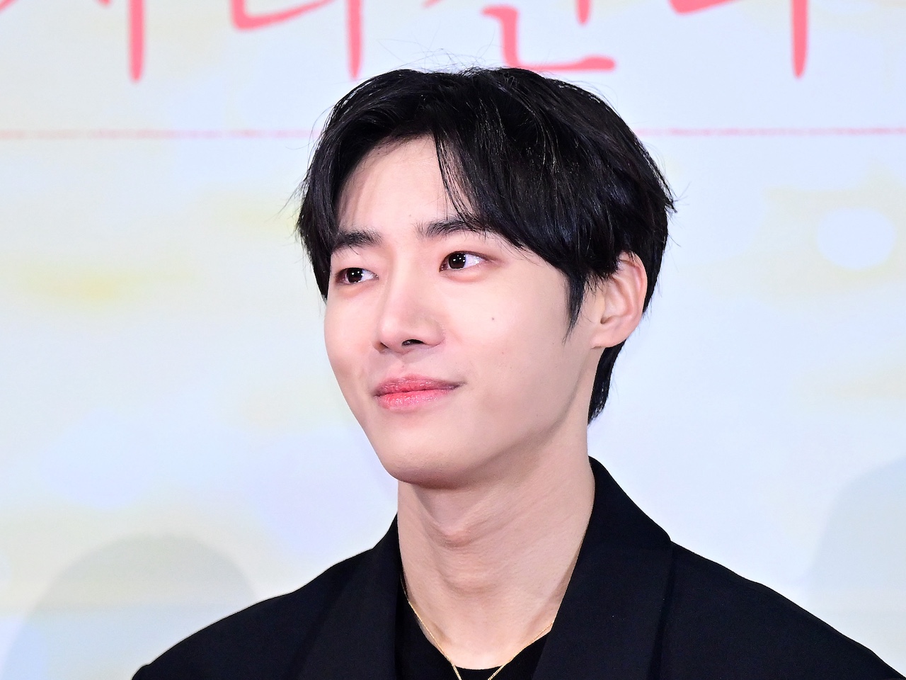 端正なルックスにオールマイティな演技力。ピュアな素顔も魅力のチュ・ヨンウを深掘り！