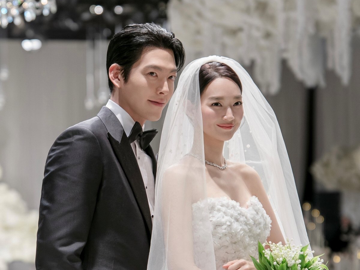 夫婦になったキム・ウビン♡シン・ミナ、映画のような結婚式のスナップ公開！【PHOTO】