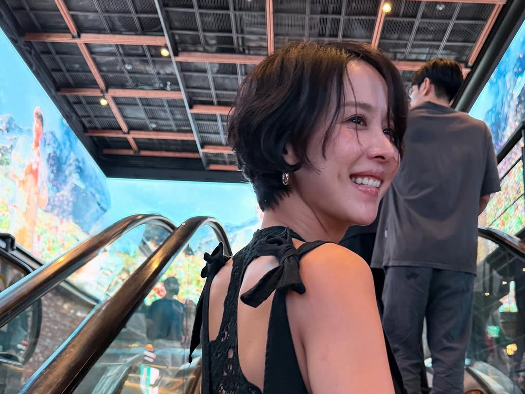 『パラサイト』“美人奥様”チョ・ヨジョン、「歴代最高」の写真に大反響！【PHOTO】