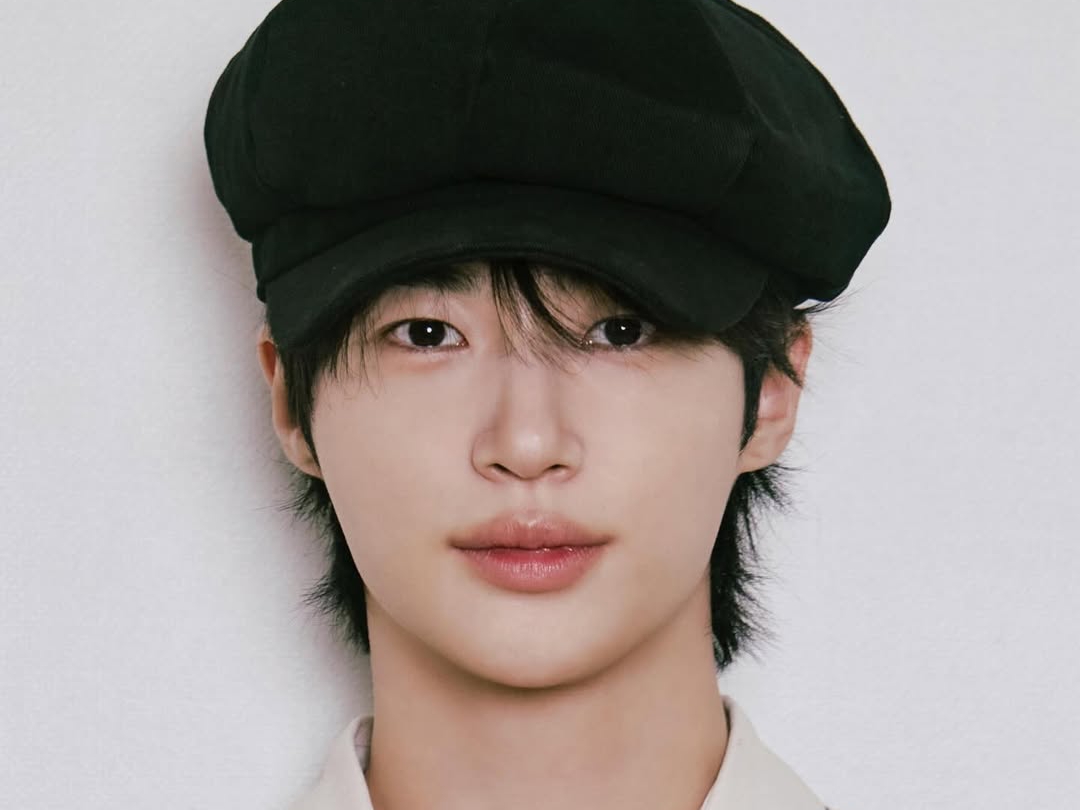 34歳になったビョン・ウソク、完璧な“秋ルック”が大反響！「少年のような魅力、すごい」【PHOTO】