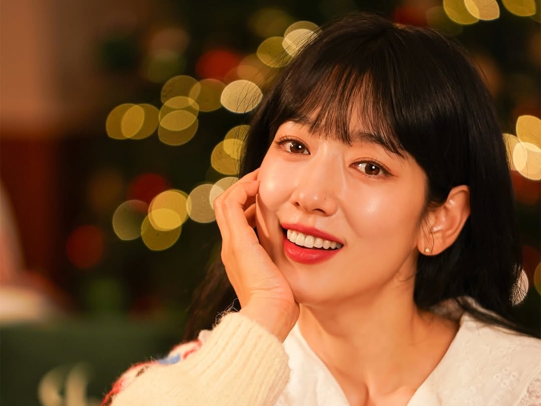 女優パク・シネ、“クリスマス妖精”は今年も健在！見てるだけで心踊る最新カット【PHOTO】