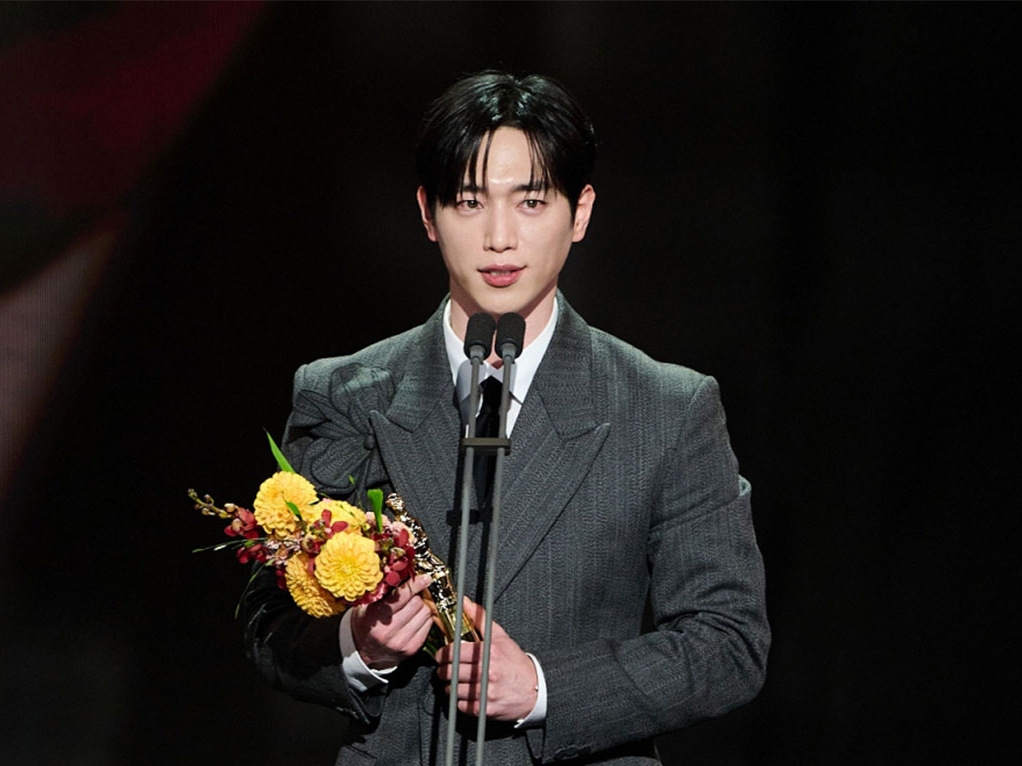 「MBC演技大賞」大賞に輝いたソ・ガンジュン、謙虚さが滲み出たスピーチ「なぜ僕がこの賞を…」