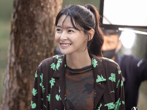『不可殺』女優クォン・ナラ、撮影オフショットで魅せた美人スマイルに“うっとり”【画像】