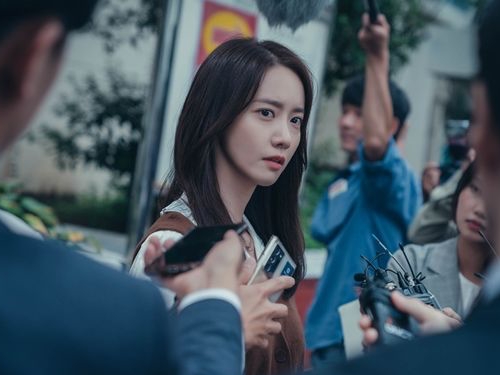 少女時代ユナ、“夫のために”闘う看護師役に挑戦！新ドラマ『ビッグマウス』スチール公開