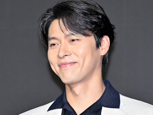 俳優ヒョンビン、結婚後に余裕のある姿…映画復帰作『共助2』制作報告会での様子