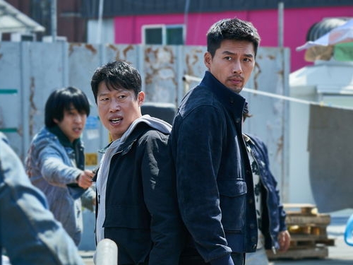 ヒョンビンの映画復帰作『共助2』がド迫力なアクションを予告！