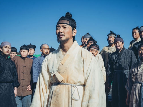 『不滅の恋人』ユン・シユンが新境地を開いた！朝鮮時代初のカトリック司祭役を熱演