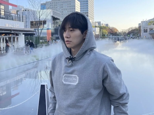 2PMジュノの新しい“彼氏風”写真が誕生！名古屋での“プライベートな瞬間”【PHOTO】