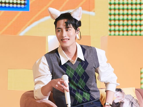 『還魂』俳優イ・ジェウク、初のファンミが大盛況！“猫耳姿”にファン悶絶！
