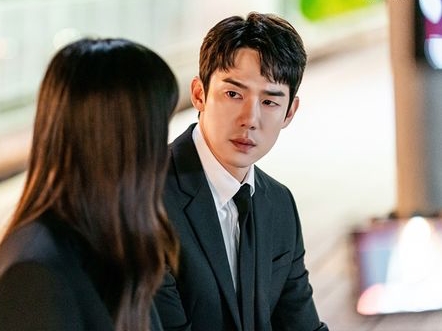 Netflix配信『愛と、利と』主演ユ・ヨンソク、ロマンスに最適化された眼差しで魅せた！