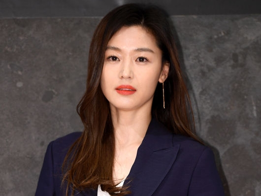 女優チョン・ジヒョンが『シスターズ』制作陣の新作を検討中！カン・ドンウォンと共演なるか!?
