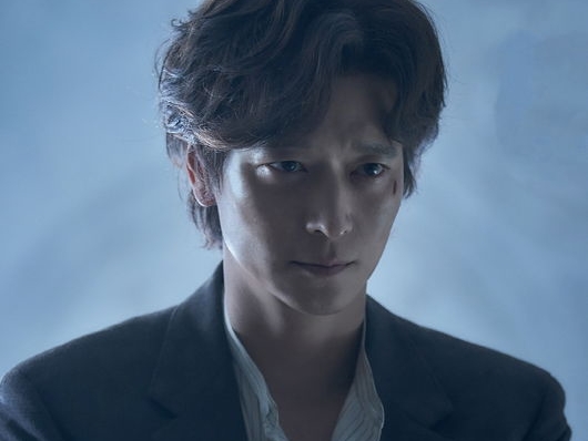 俳優カン・ドンウォンの魅力の集大成!? “偽退魔師役”演じた新作映画が9月公開へ