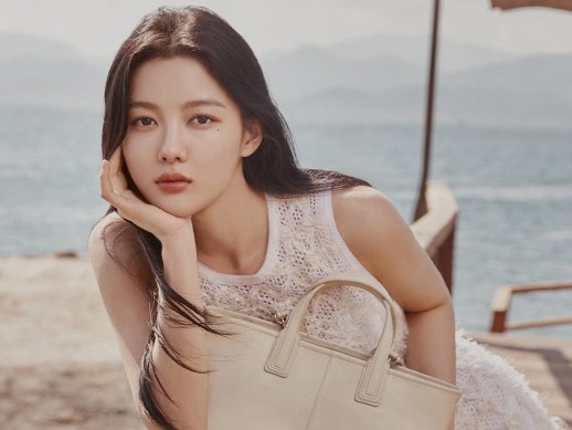 『トンイ』名子役キム・ユジョン、リゾートファッションで見せる洗練された“美”【PHOTO】