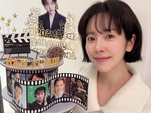 『イ・サン』女優ハン・ジミン、デビュー20周年なのに“若すぎる”記念写真【PHOTO】