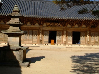 善徳女王の時代に創建された祈林寺（キリムサ）…博物館内には珍しい仏像も