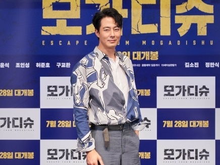 イケメン俳優チョ・インソンが新境地を開拓した映画『モガディシュ』とは?