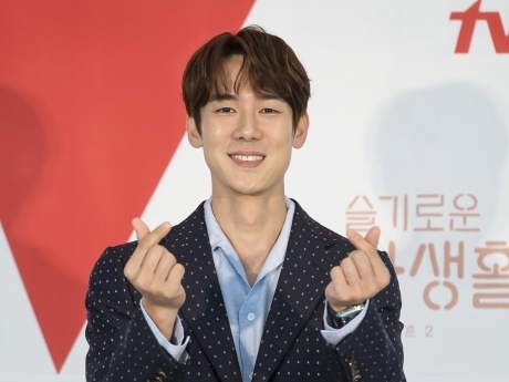 『賢い医師生活』のユ・ヨンソク!ネットフリックス新シリーズ『ナルコの神』に出演
